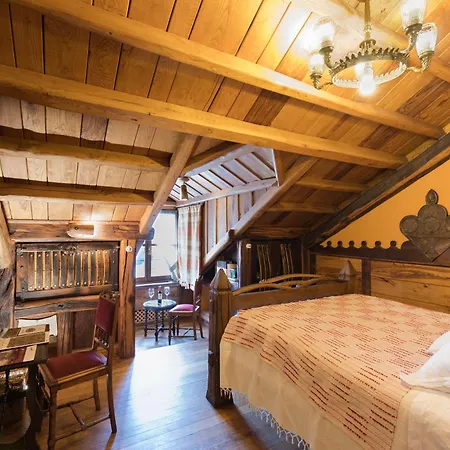 Отель Prada A Tope - Palacio De